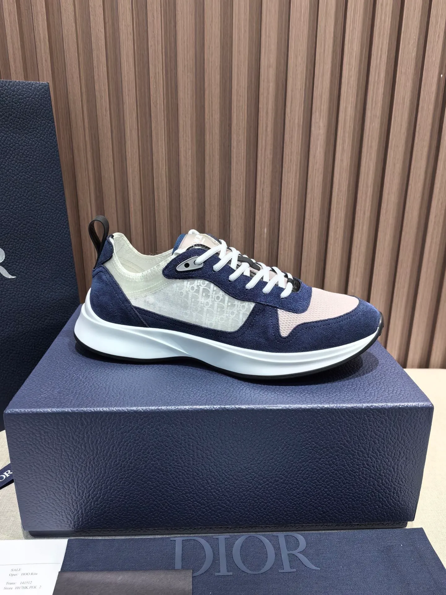 Factory price: 440💰 🔍Top purchasing agent🇮🇹 Dior's super-popular sports shoes, popular for street men, are synchronized with the new product counters. The uppers are made of Italian original imported cowhide and matched with D's customized fabrics. It is a must-have for fashionistas. The complex craftsmanship is perfectly reproduced. Imported soft cowhide foot pads, soles: original soles specially provided by the original factory, exclusive movable molded soles are super comfortable, original factory follow-up goods, 🔍🔍high quality, you can enter and exit the counter at will, welcome to compare, code number 38-45 (46 can be customized and cannot be returned or exchanged)